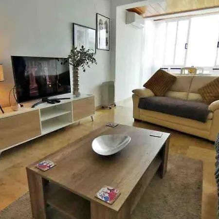 Lovely 2 Bedroom 2nd Line To Apartamento