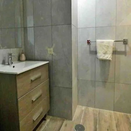 Lovely 2 Bedroom 2nd Line To Apartamento *
